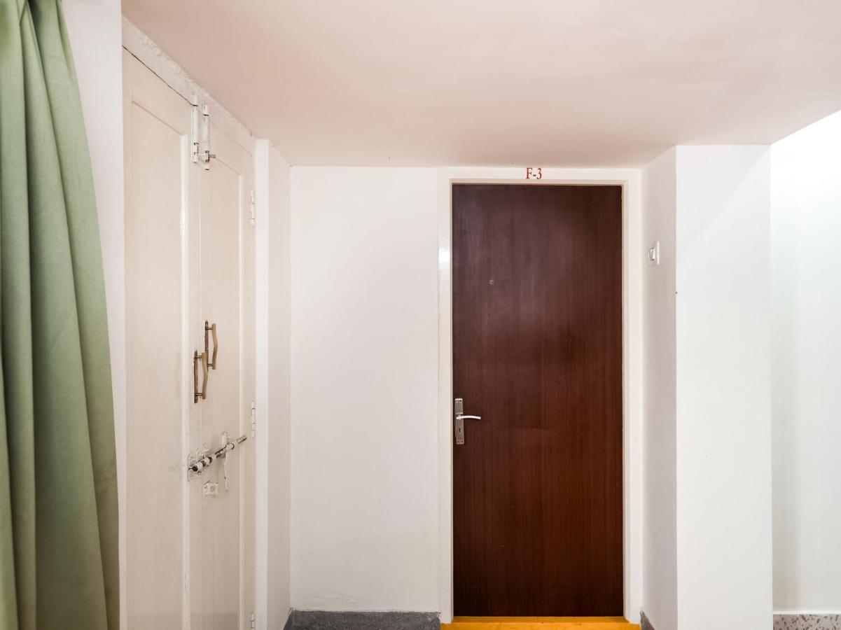 Oyo 76129 Rk Inn Гунтур Экстерьер фото
